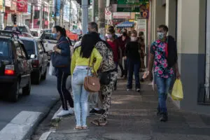 Comércio de Limeira atende em horário especial nos jogos do Brasil