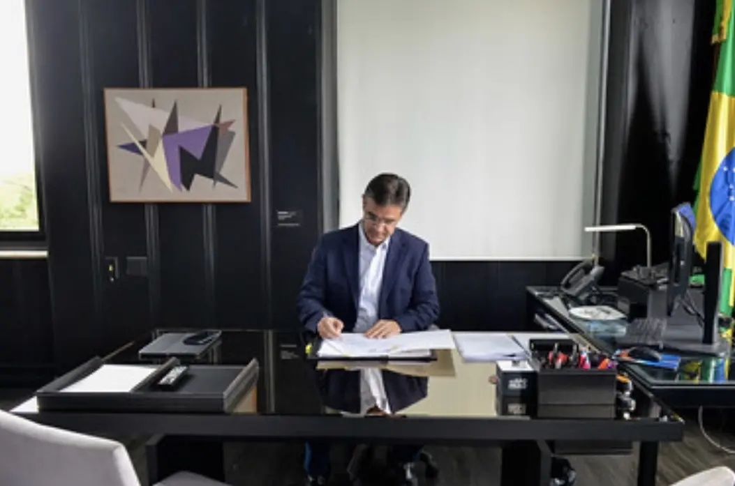 Rodrigo Garcia extingue desconto em folha do aposentado