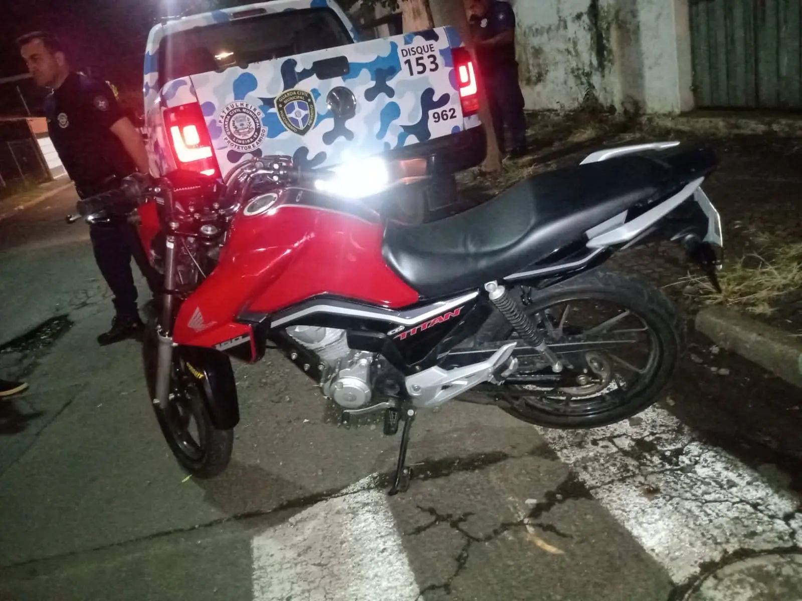 GCM apreende moto pela Lei do Pancadão em avenida