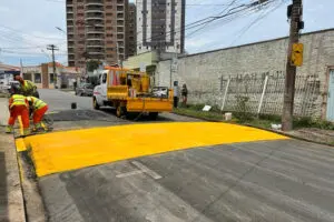 Lombada é instalada na Rua Sete de Setembro, no Centro de Limeira