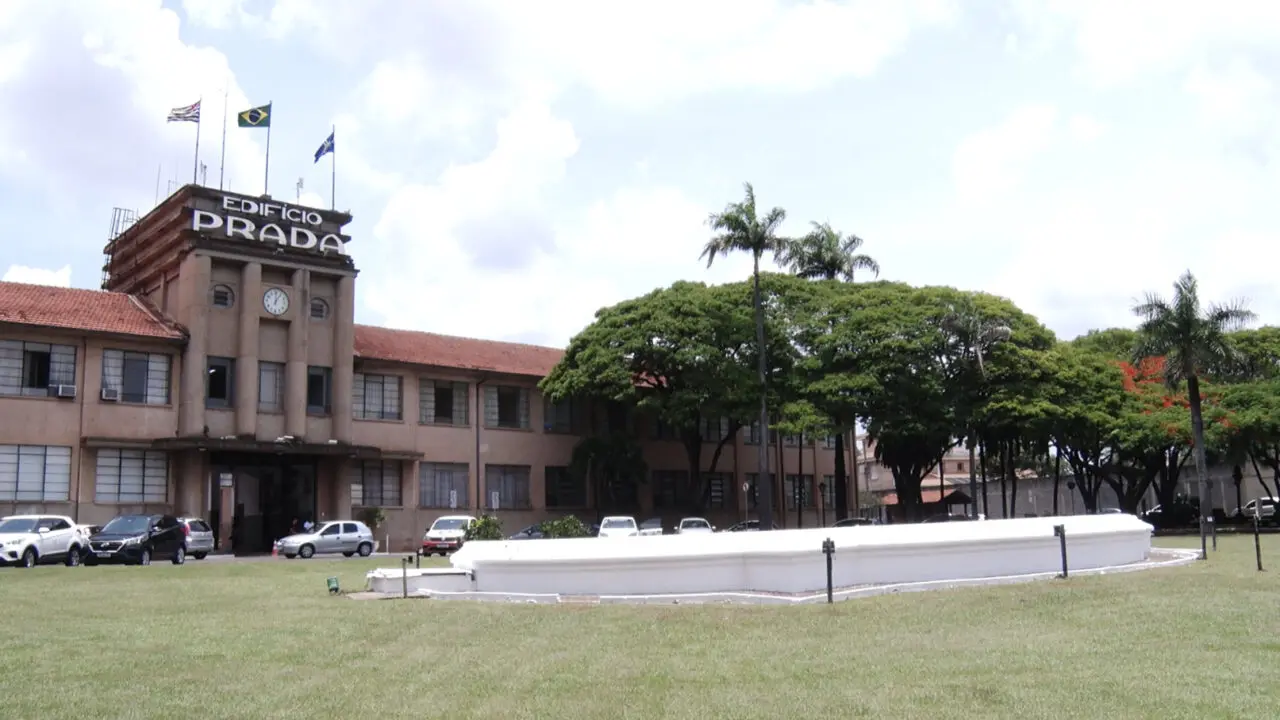 Prefeito e primeira-dama reforçam aspecto solidário em lançamento do Mercado de Natal