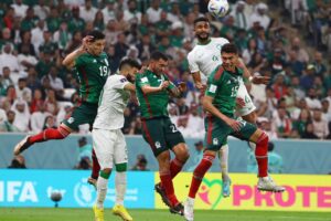 México vence a Arábia, mas não se classifica para as oitavas