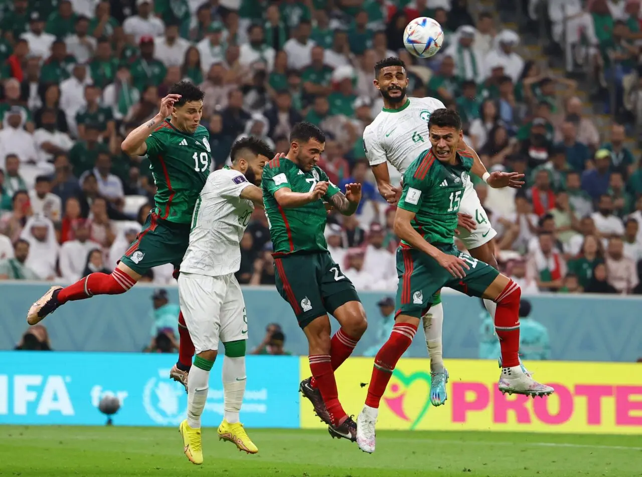 México vence a Arábia, mas não se classifica para as oitavas