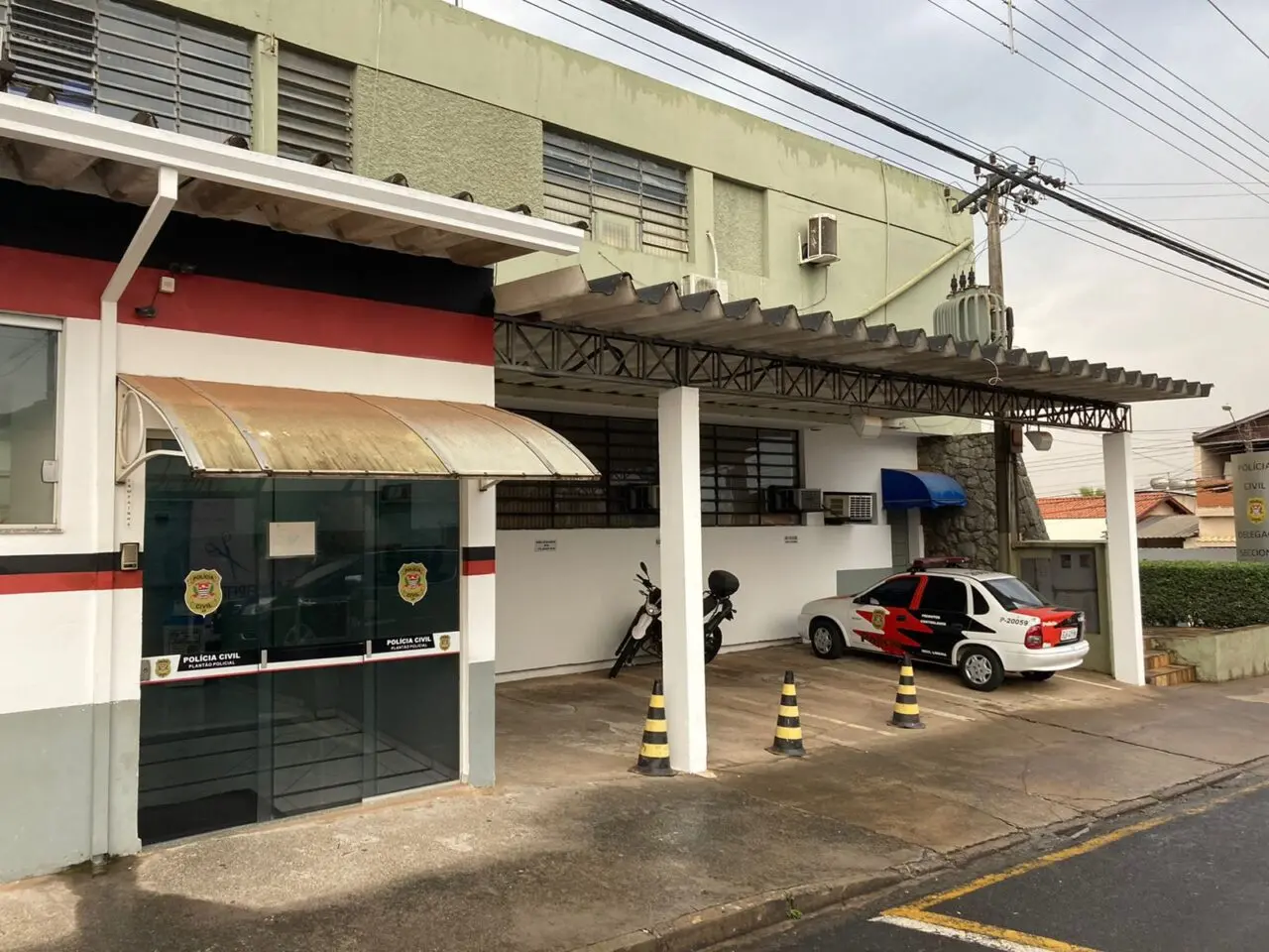 Motociclista colide em veículo particular de GCM e foge no Residencial Manoel Simão, em Limeira