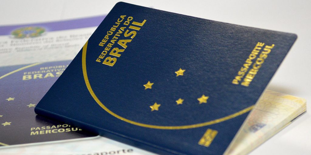 PF suspende confecção de passaportes por falta de verba