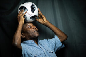 Pelé está em pleno controle das funções vitais, diz boletim médico