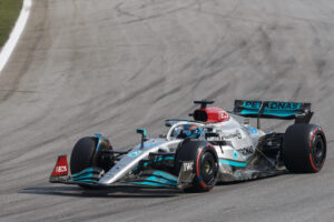 Russell vence GP São Paulo de F1, e 'brasileiro' Hamilton completa dobradinha da Mercedes