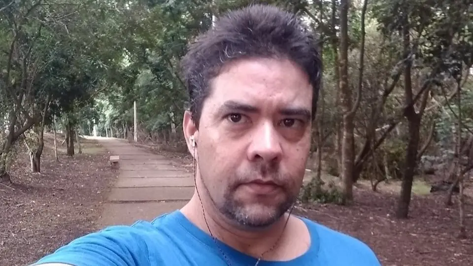 Motociclista morre atropelado por caminhão