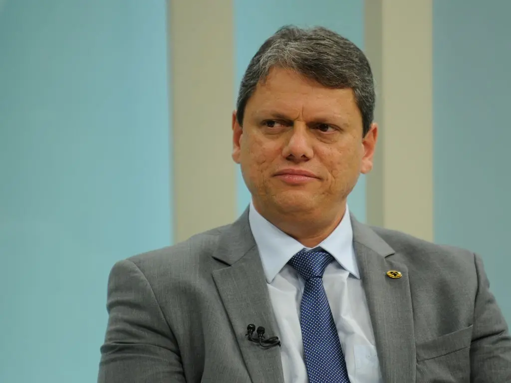 Tarcísio anuncia supersecretaria com fusão de pastas e mistura de ambiente com transportesTarcísio anuncia supersecretaria com fusão de pastas e mistura de ambiente com transportes