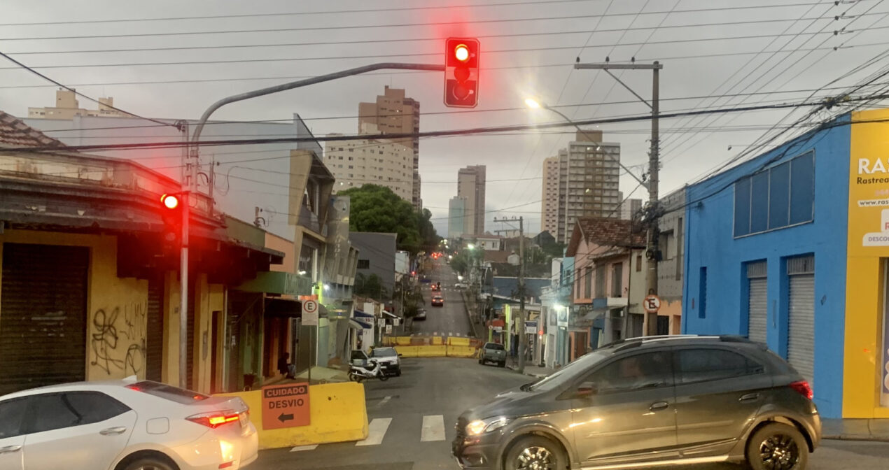 Trechos da Rua Cunha Bastos terão proibição de estacionamento em Limeira