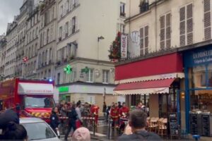 Atirador mata 2 e deixa ao menos 4 feridos em Paris