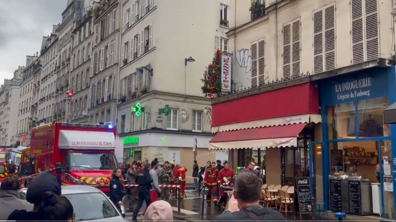 Atirador mata 2 e deixa ao menos 4 feridos em Paris
