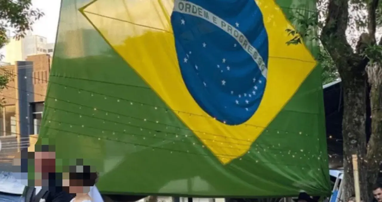 Bolsonaristas casam em frente a quartel
