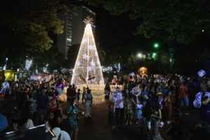 Chegada do Papai Noel inaugura decoração especial da Praça Toledo Barros
