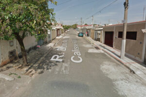 Criminosos encapuzados e armados roubam Sandero no Cecap, em Limeira