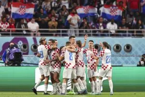Em um dos jogos mais nervosos do Mundial até aqui, especialmente na segunda etapa, o time liderado por Modric viu, nesta quinta-feira (1º), Lukaku perder grandes chances de gol