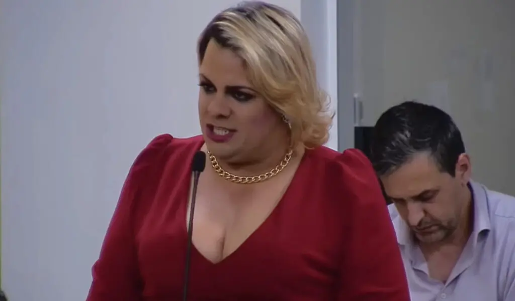 Isabelly Carvalho fala sobre a infância e explica orientação sexual