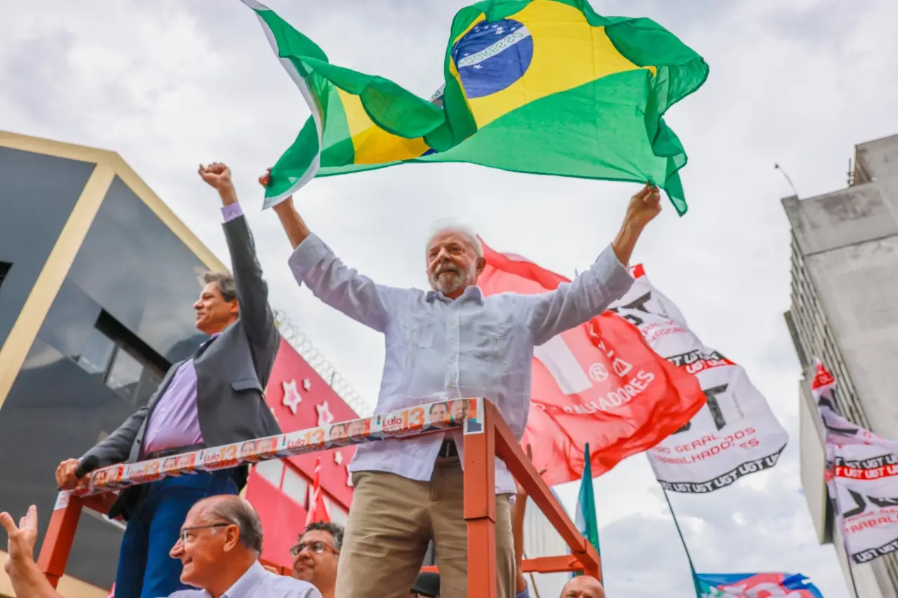 Lula anuncia Fernando Haddad como ministro da Fazenda