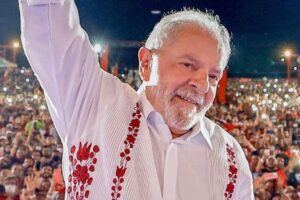 Lula tem recuperação de cirurgia na garganta dentro da normalidade, aponta exame neste domingo (4)