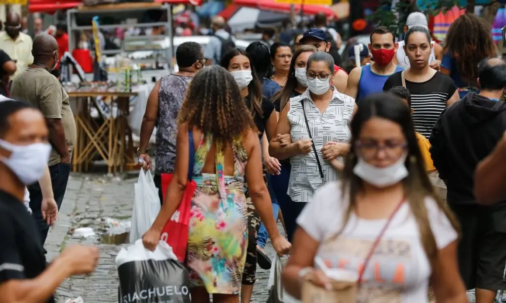 Mortes relacionadas à covid somaram 14,8 milhões em 2 anos, estima OMS