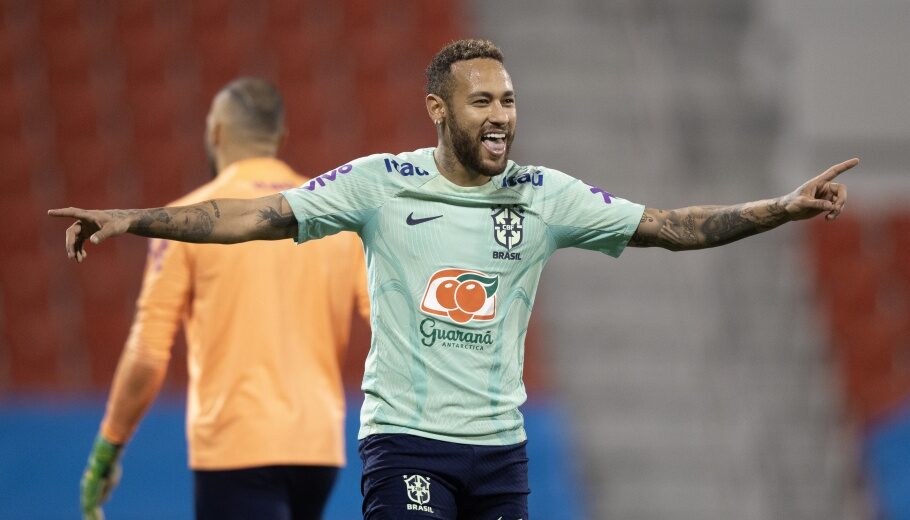 Neymar treina e confirma presença