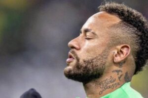 Neymar será avaliado no sábado para definir data de retorno à Copa
