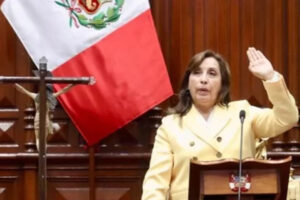 Nova presidente do Peru prepara anúncio de gabinete; Castillo é transferido para base militar