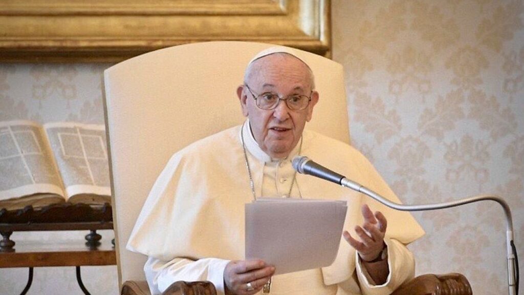 Papa Francisco pede menos gastos com o Natal e mais doações para a Ucrânia