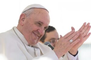 Papa diz que já assinou renúncia para o caso de problema de saúde gravePapa diz que já assinou renúncia para o caso de problema de saúde grave