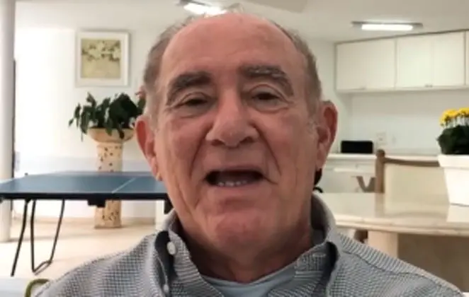 Renato Aragão recebe alta de hospital após ser internado às pressas no Rio