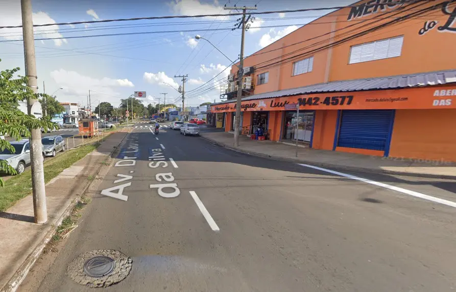 Homem tem carro roubado