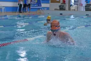 Abertas inscrições para turmas de natação infantil na Alberto Savoi