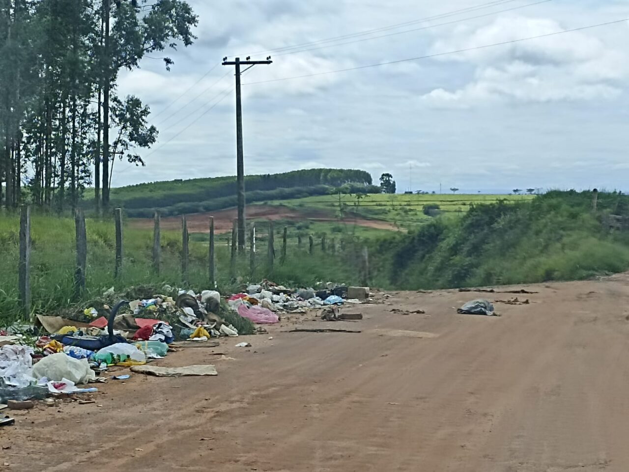 Área rural de Limeira é alvo de descarte de lixo irregular