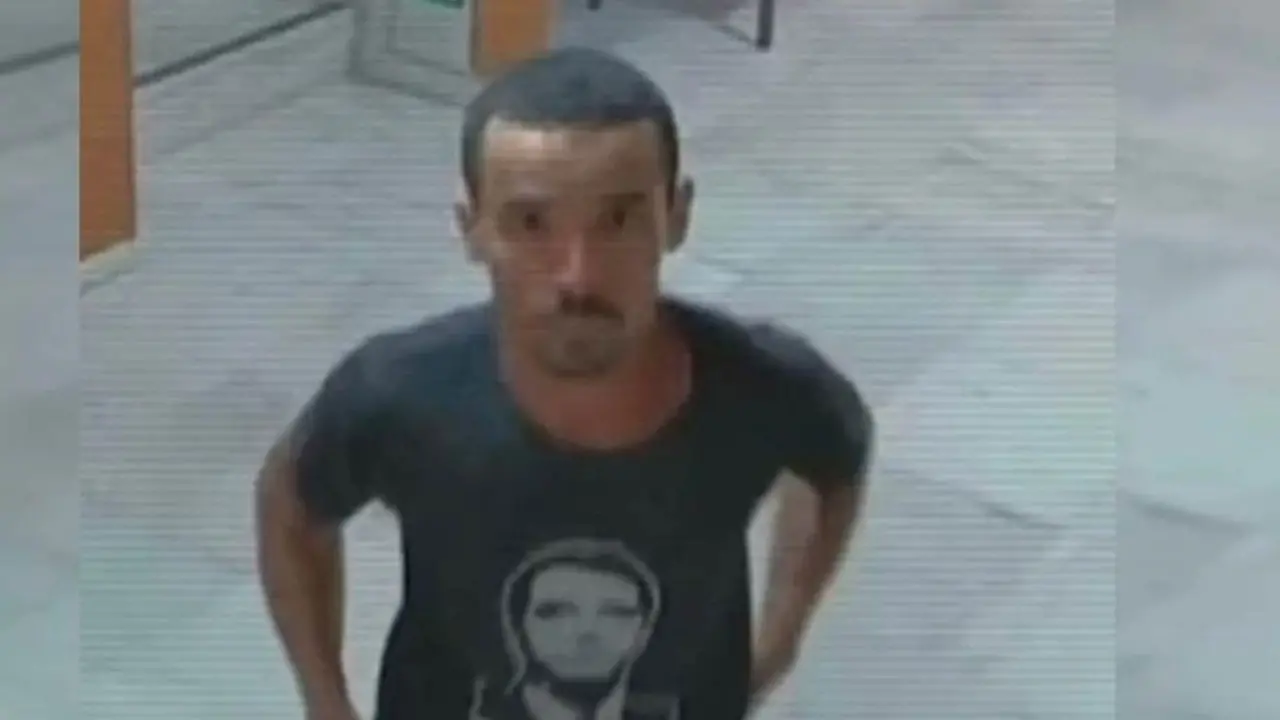 Bolsonarista filmado ao destruir relógio de Dom João VI é preso