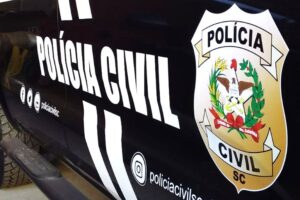 O corpo de uma mulher de 78 anos foi encontrado dentro de uma mala em um condomínio residencial de Itajaí (SC).