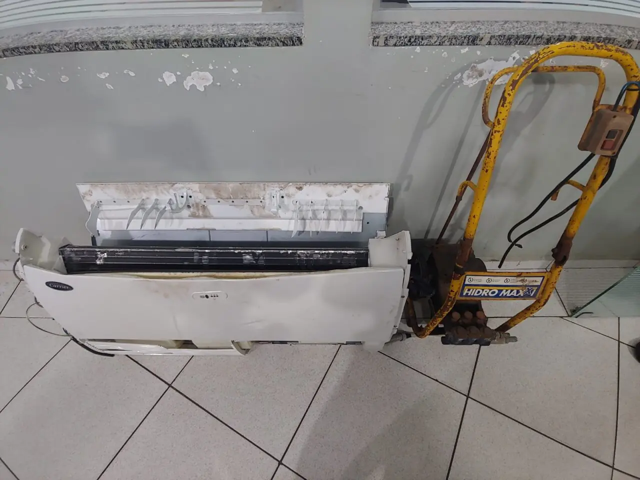 Dois são presos pela PM furtando ar condicionada do Limeira Clube, em Limeira