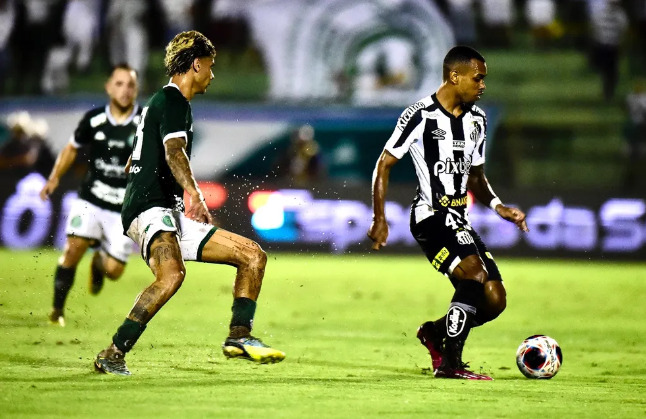 Guarani aproveita apagão do Santos e vence com direito a gol de medalhão