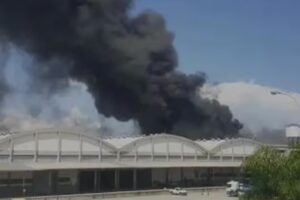 Incêndio atinge galpão dentro de Aeroporto do Galeão no RJ