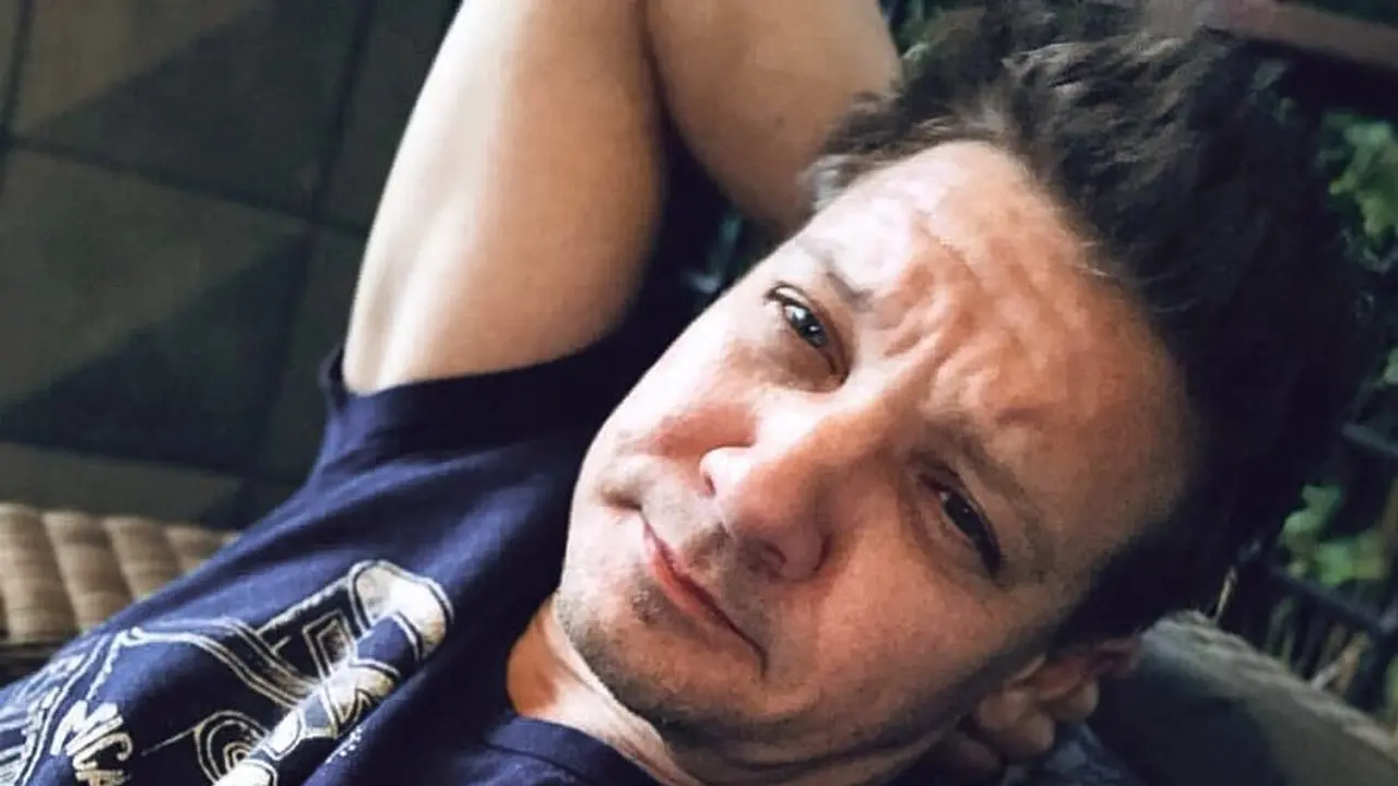 Jeremy Renner, da Marvel, sofre acidente na neve e está em estado crítico