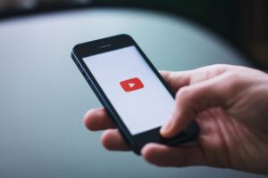 Justiça ordena que YouTube preserve mais de 2.000 vídeos da Jovem Pan sob investigação