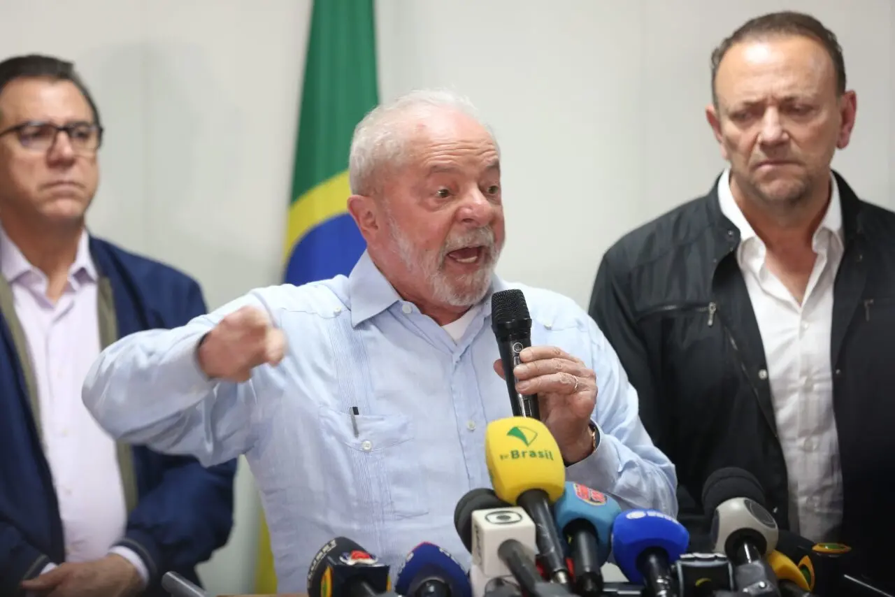 Lula decreta intervenção na segurança