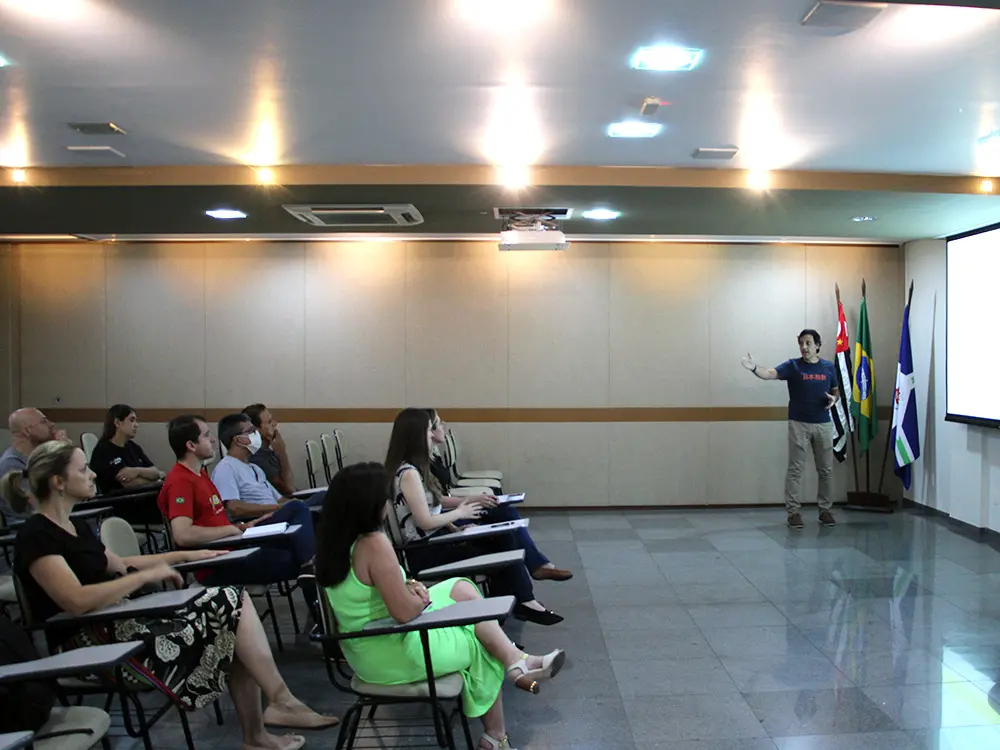 Lojistas decidem horário do comércio de rua para 2023