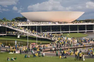 Bolsonaristas invadem área do Congresso