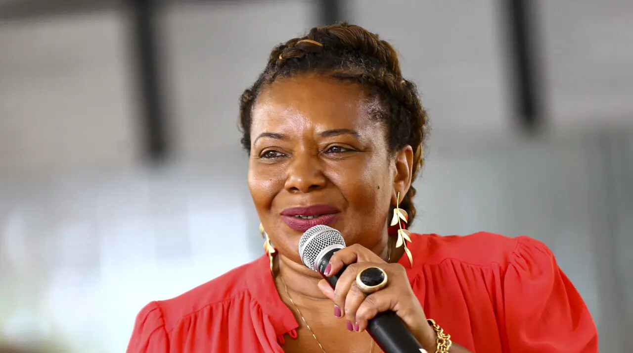 Margareth Menezes pede calma