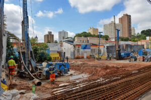 Obras em galerias e de construção de piscinões avançam na região do Mercadão