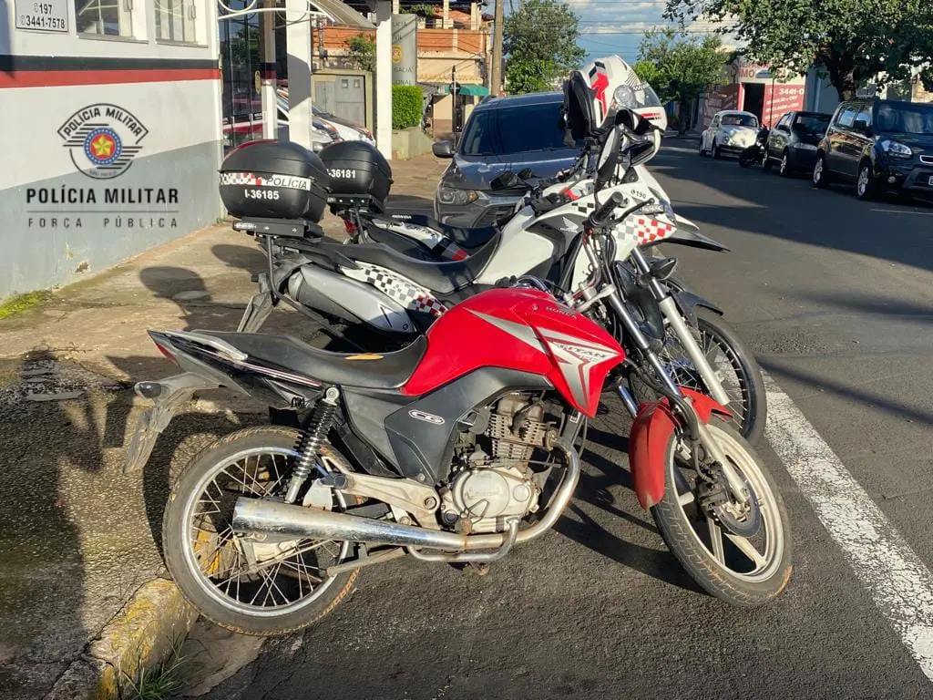 PM detém homem com moto adulterada no Jd. Aeroporto, em Limeira