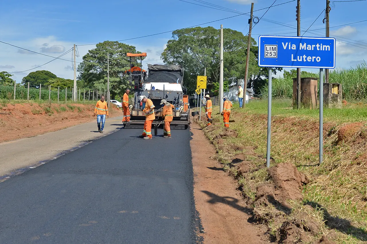 Prefeitura inicia recapeamento de 6,2 quilômetros da Via Martim Lutero