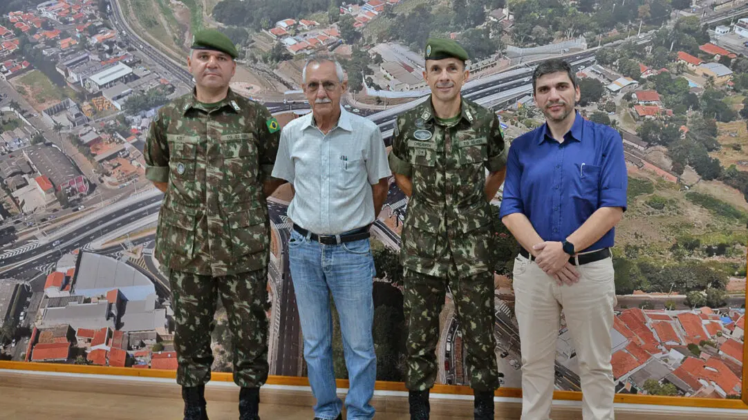 Secretários recebem novo chefe de instrução do Tiro de Guerra de Limeira