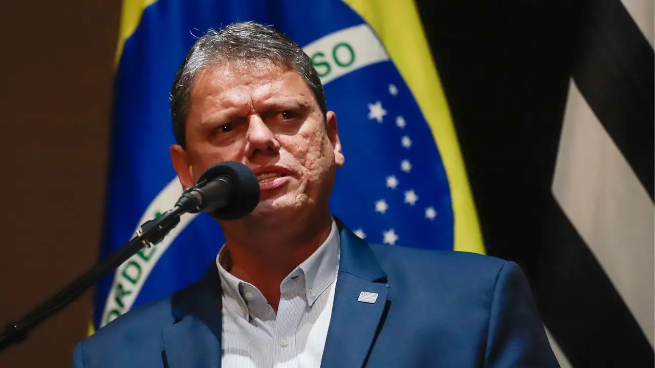 Tarcísio sanciona lei que permite distribuição de cannabis medicinal pelo SUS