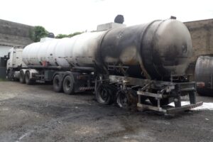 Três são presos retirando metanol de caminhão, em Iracemápolis